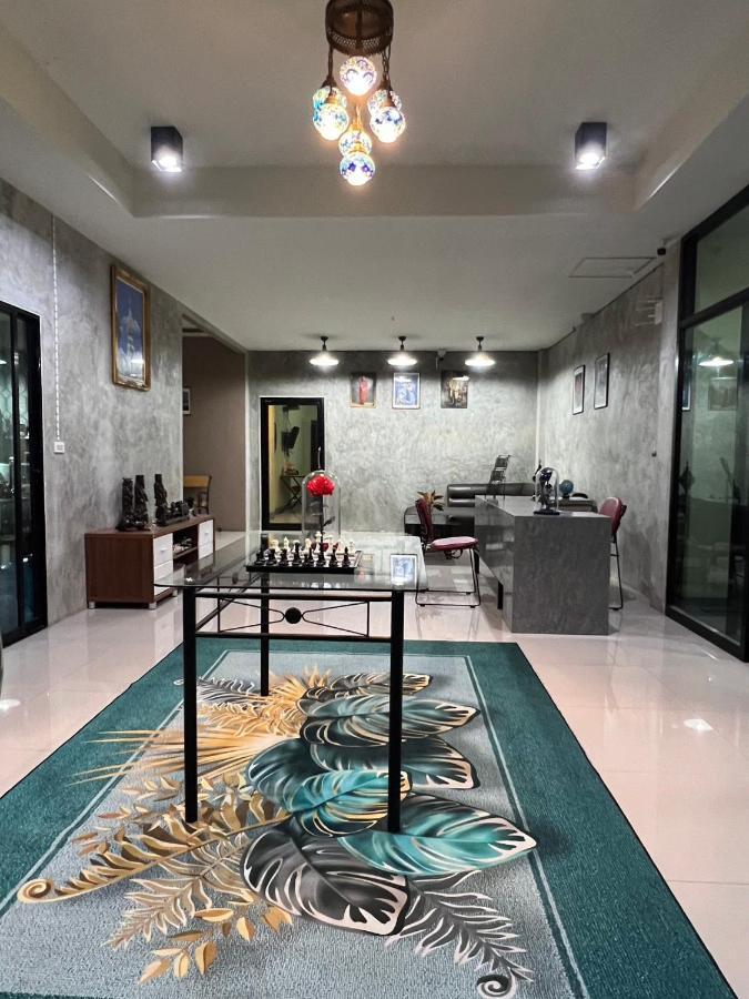 V Tharm Hotel Удон Тани Екстериор снимка