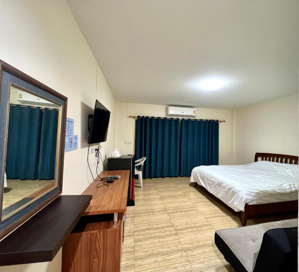 V Tharm Hotel Удон Тани Екстериор снимка