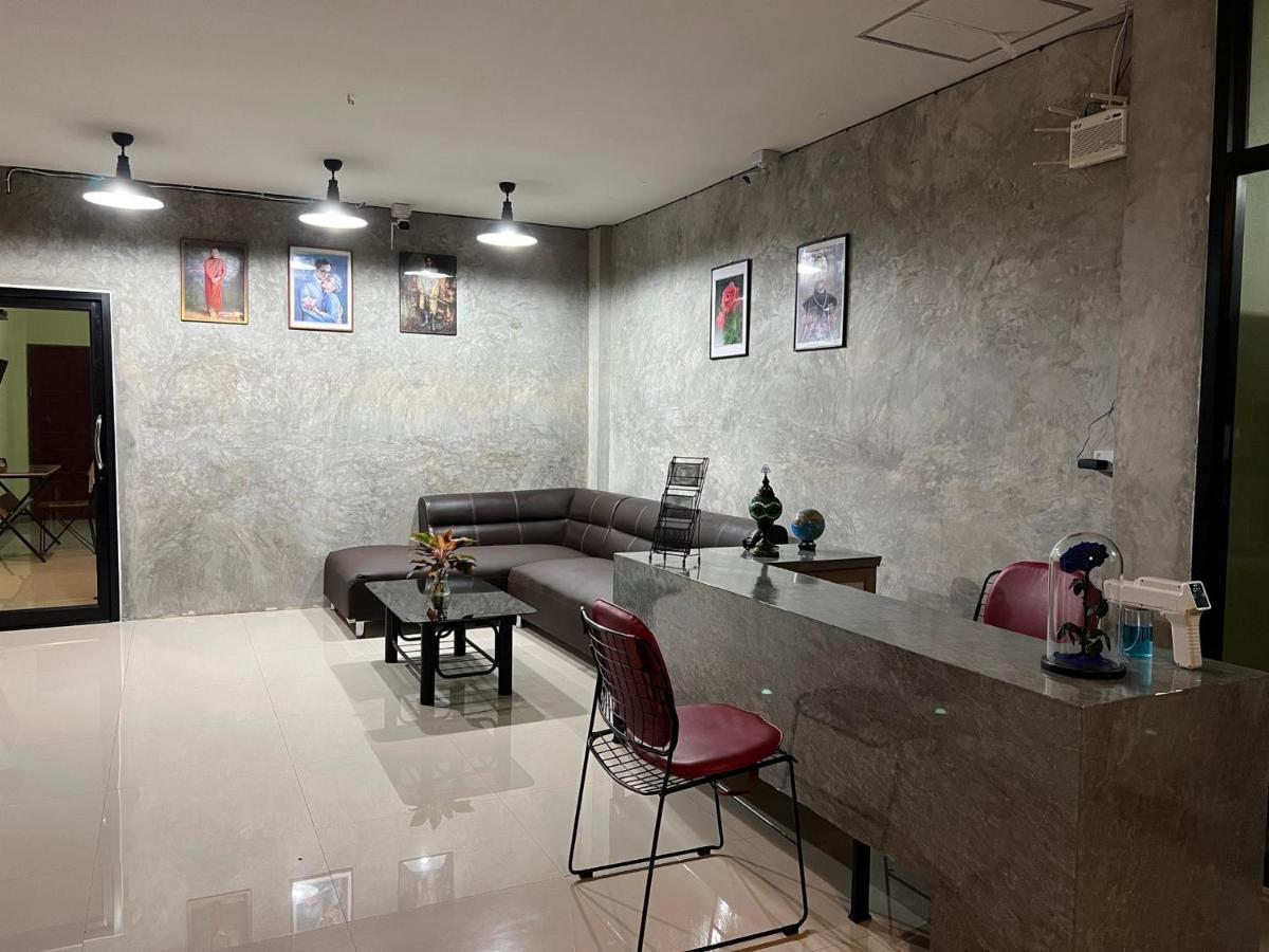 V Tharm Hotel Удон Тани Екстериор снимка