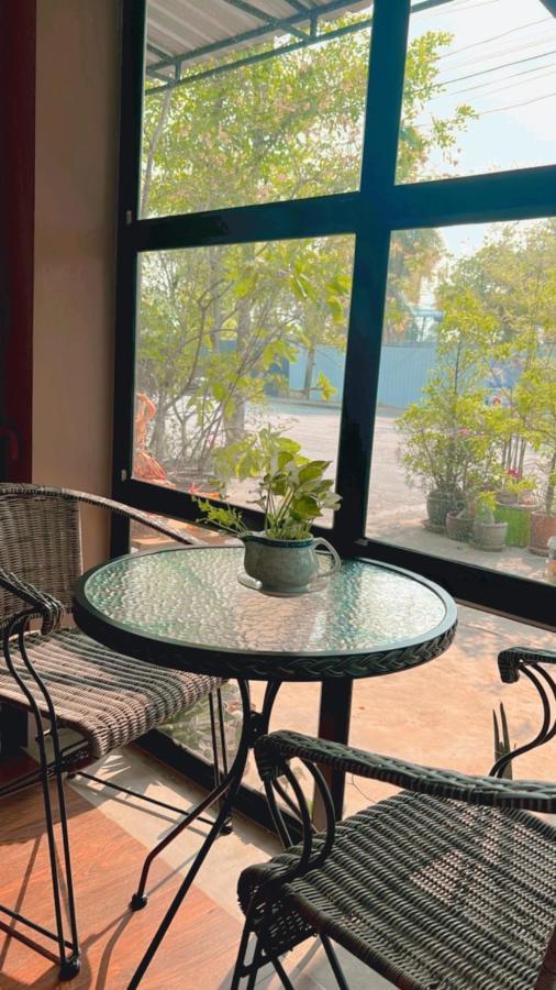 V Tharm Hotel Удон Тани Екстериор снимка