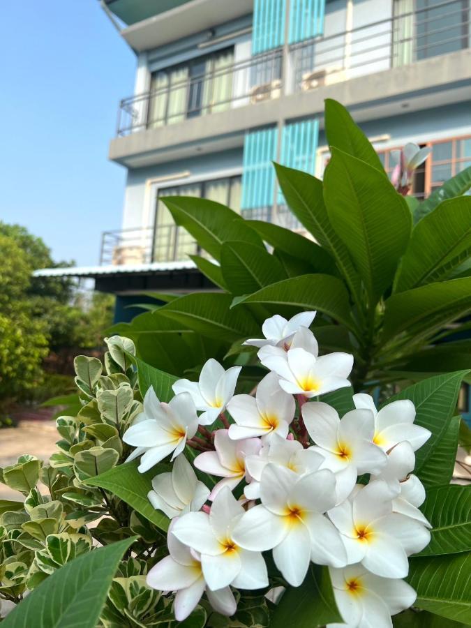 V Tharm Hotel Удон Тани Екстериор снимка