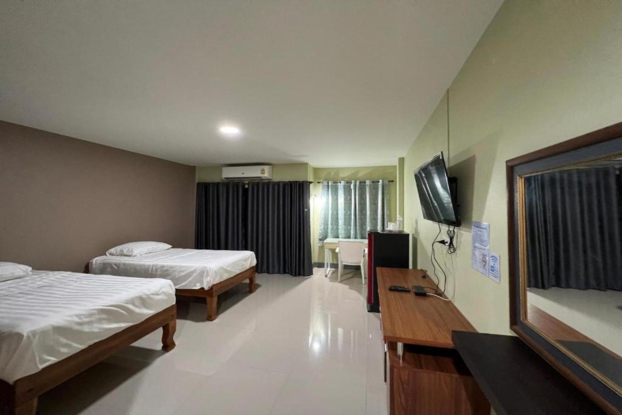 V Tharm Hotel Удон Тани Екстериор снимка