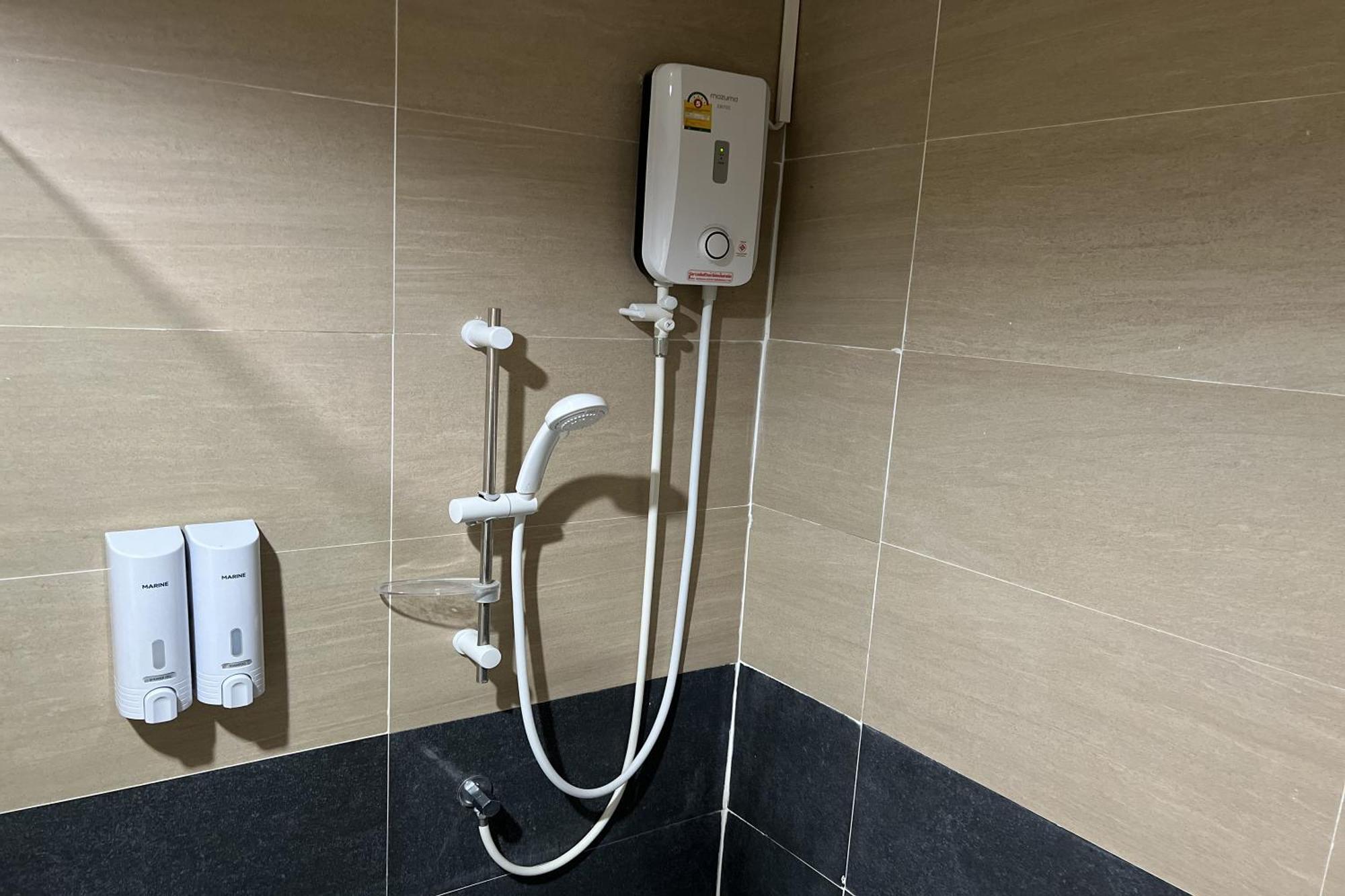 V Tharm Hotel Удон Тани Екстериор снимка