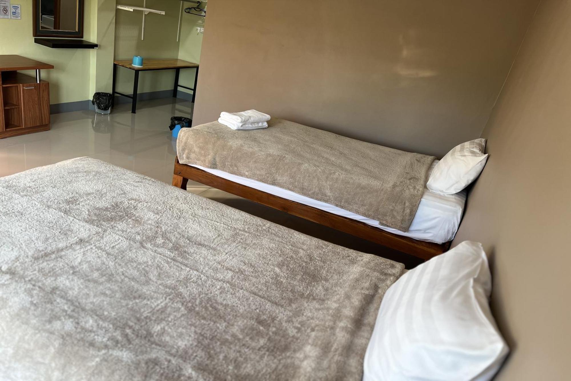 V Tharm Hotel Удон Тани Екстериор снимка