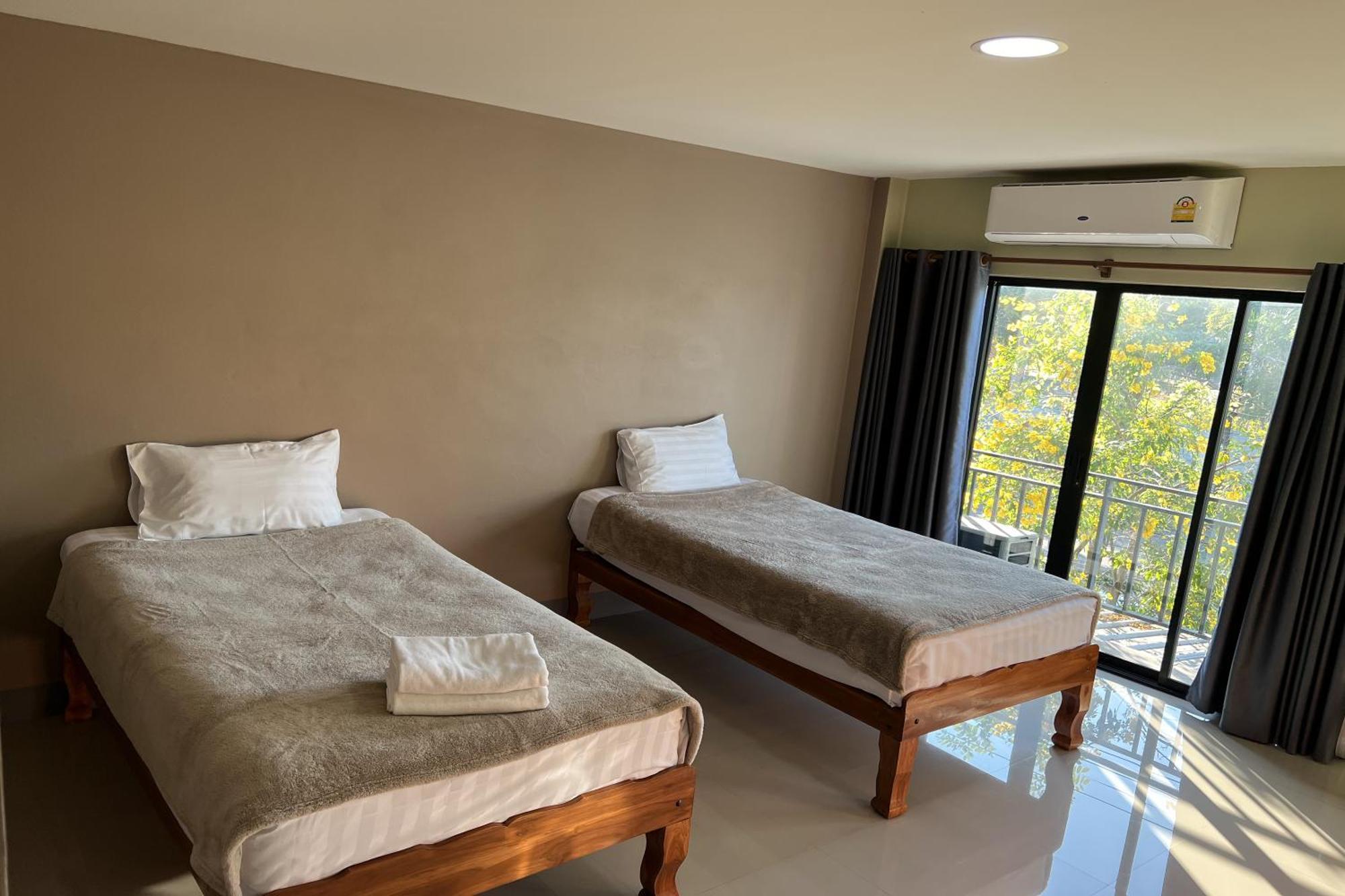 V Tharm Hotel Удон Тани Екстериор снимка