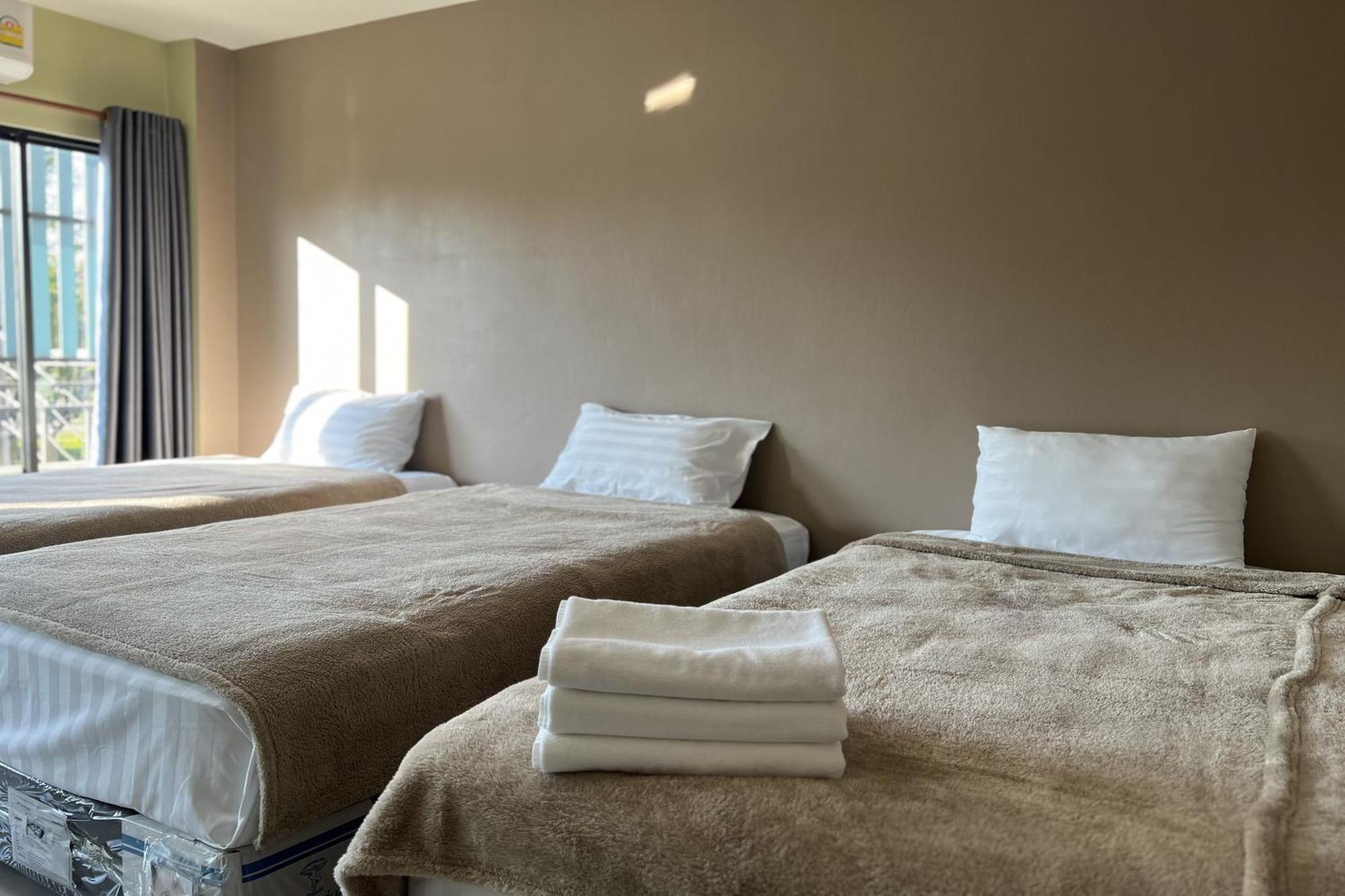 V Tharm Hotel Удон Тани Екстериор снимка