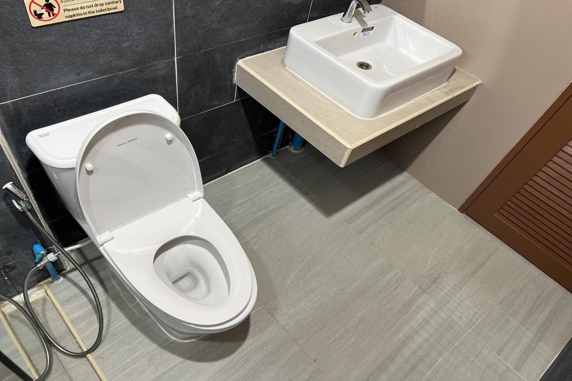 V Tharm Hotel Удон Тани Екстериор снимка