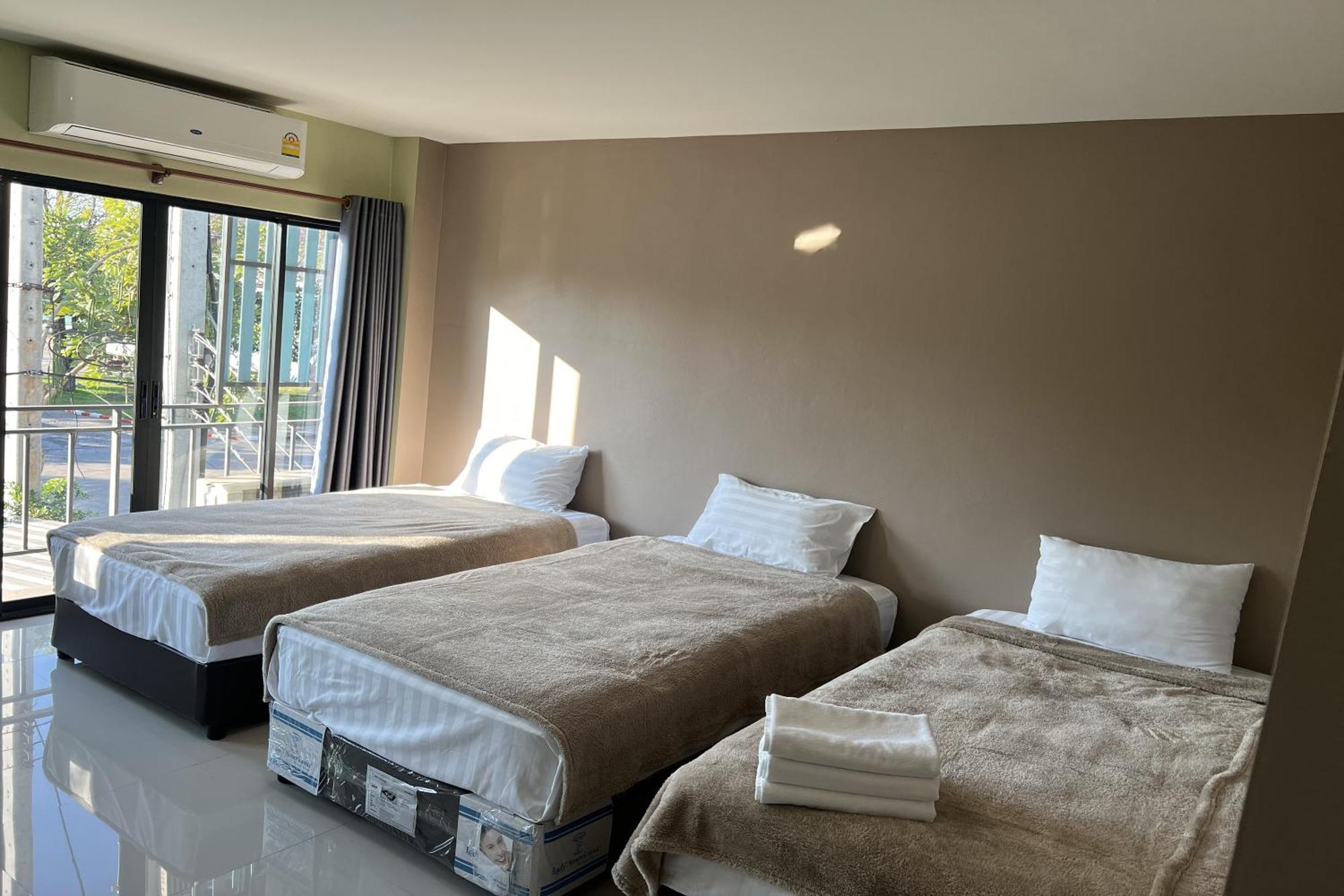 V Tharm Hotel Удон Тани Екстериор снимка