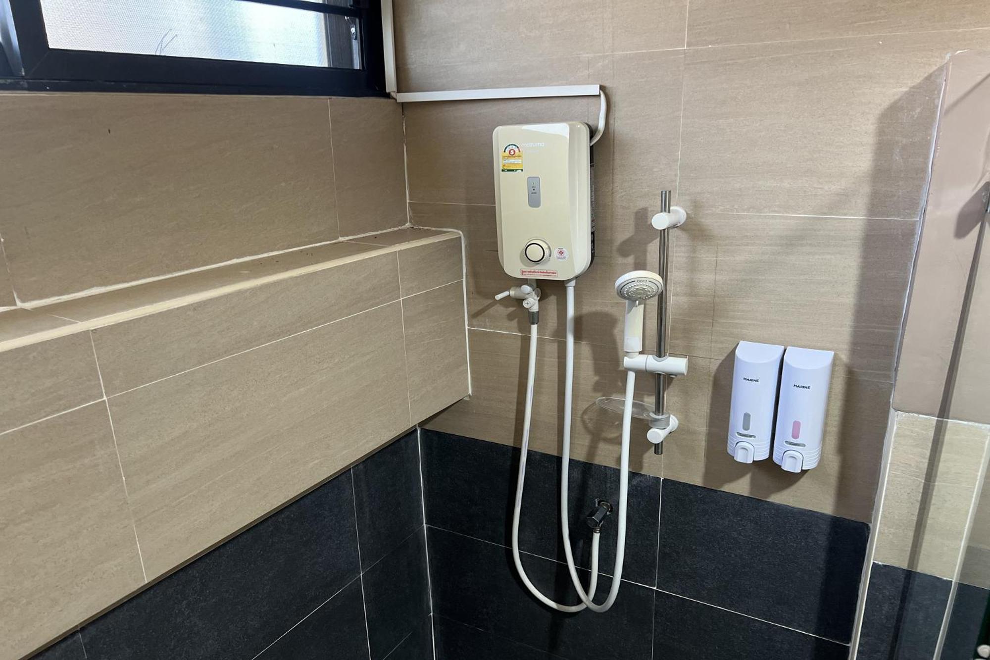 V Tharm Hotel Удон Тани Екстериор снимка