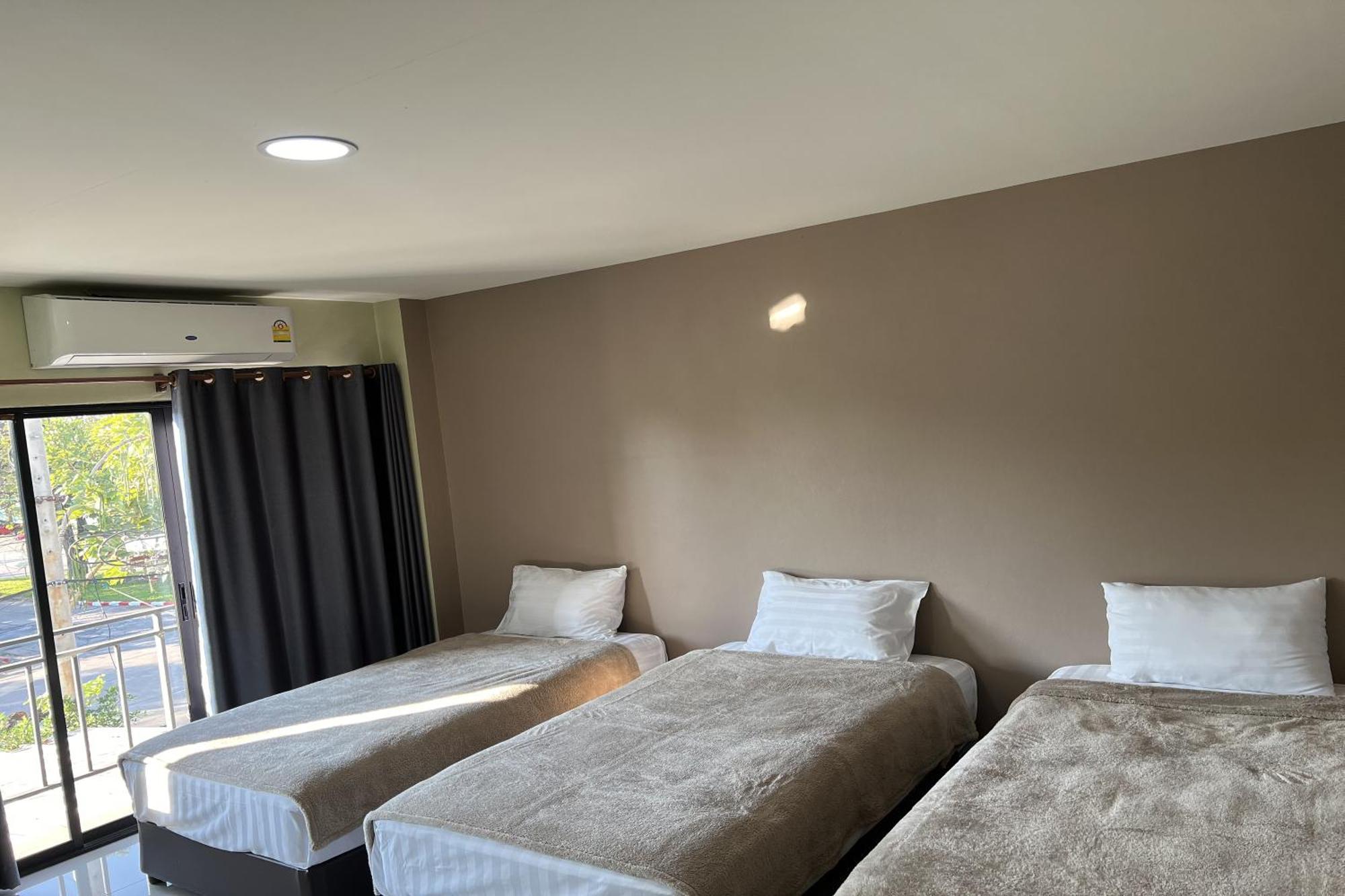 V Tharm Hotel Удон Тани Екстериор снимка