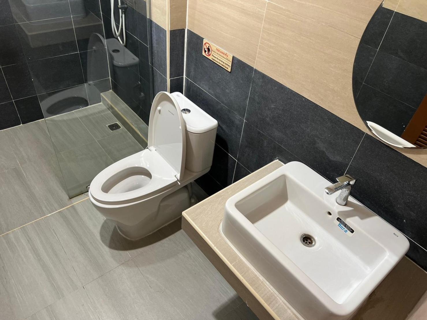 V Tharm Hotel Удон Тани Екстериор снимка