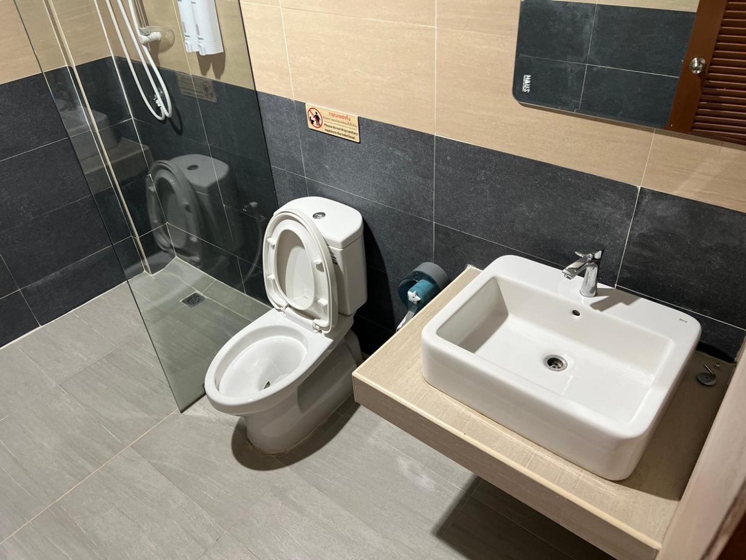 V Tharm Hotel Удон Тани Екстериор снимка