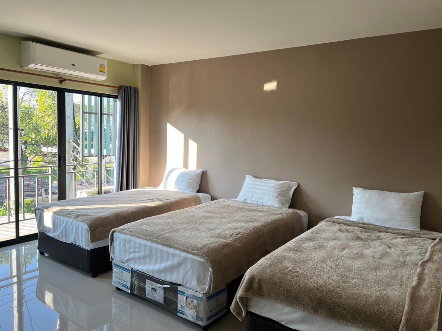 V Tharm Hotel Удон Тани Екстериор снимка