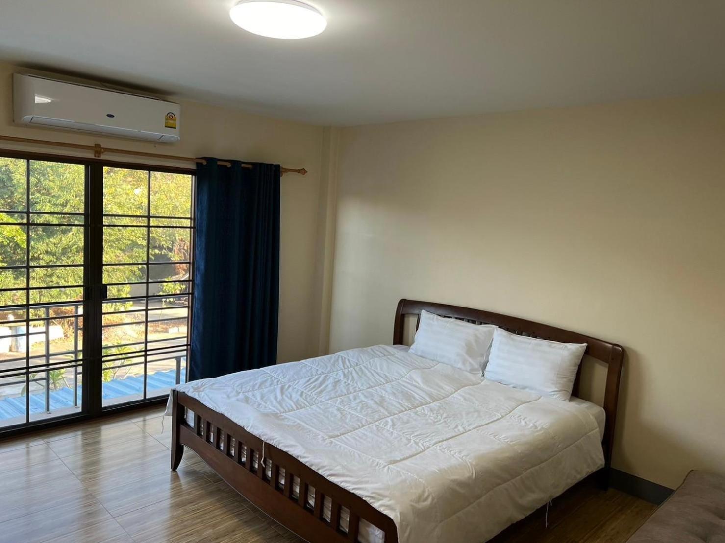 V Tharm Hotel Удон Тани Екстериор снимка