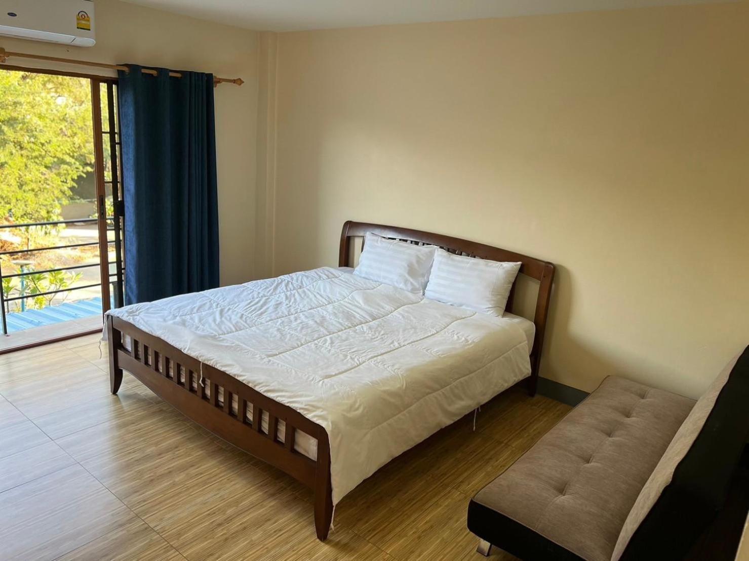 V Tharm Hotel Удон Тани Екстериор снимка